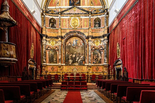 What are the necessary steps for a UK-based fine arts gallery to comply with cultural heritage laws?